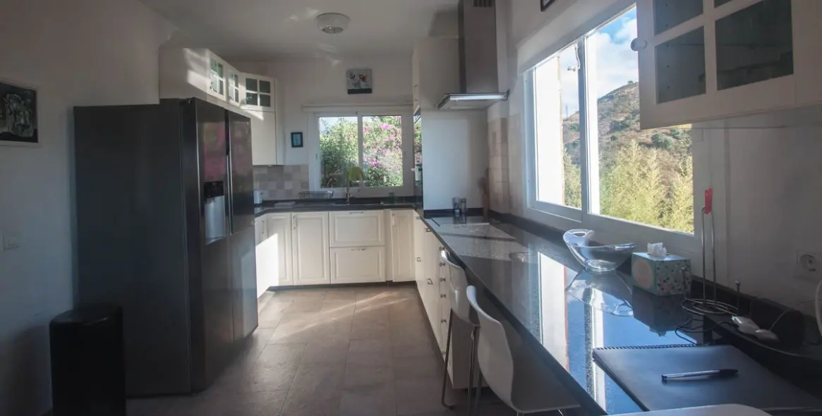 Продажа финки в Estepona 13