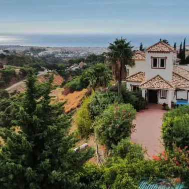 Sale of finca - cortijo in Estepona