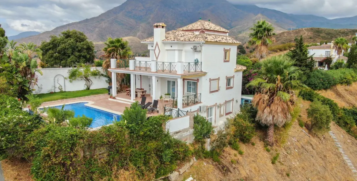 Sale of finca - cortijo in Estepona 2