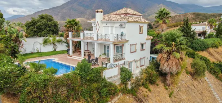 Sale of finca - cortijo in Estepona 1
