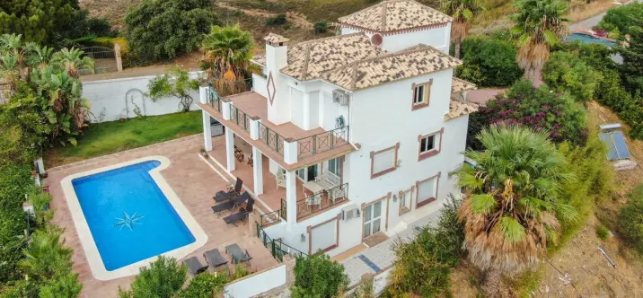 Sale of finca - cortijo in Estepona 2