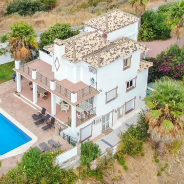 Sale of finca - cortijo in Estepona