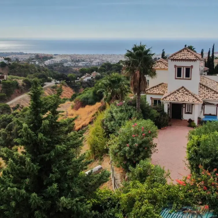 Sale of finca - cortijo in Estepona