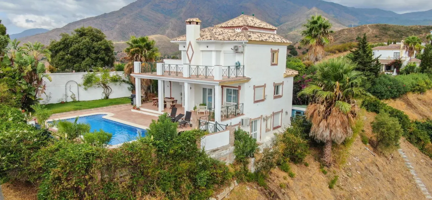 Sale of finca - cortijo in Estepona 1