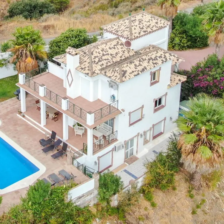 Sale of finca - cortijo in Estepona