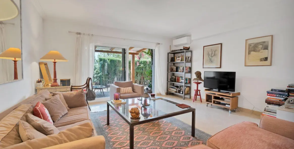 Продажа дома на две семьи в Nagüeles 1