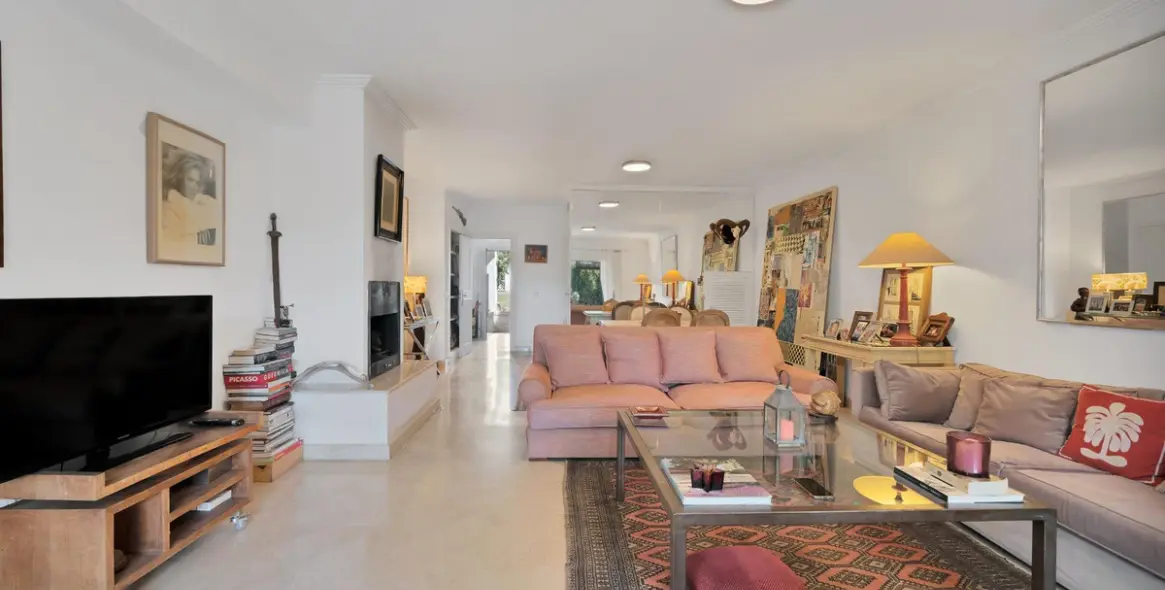 Продажа дома на две семьи в Nagüeles 9