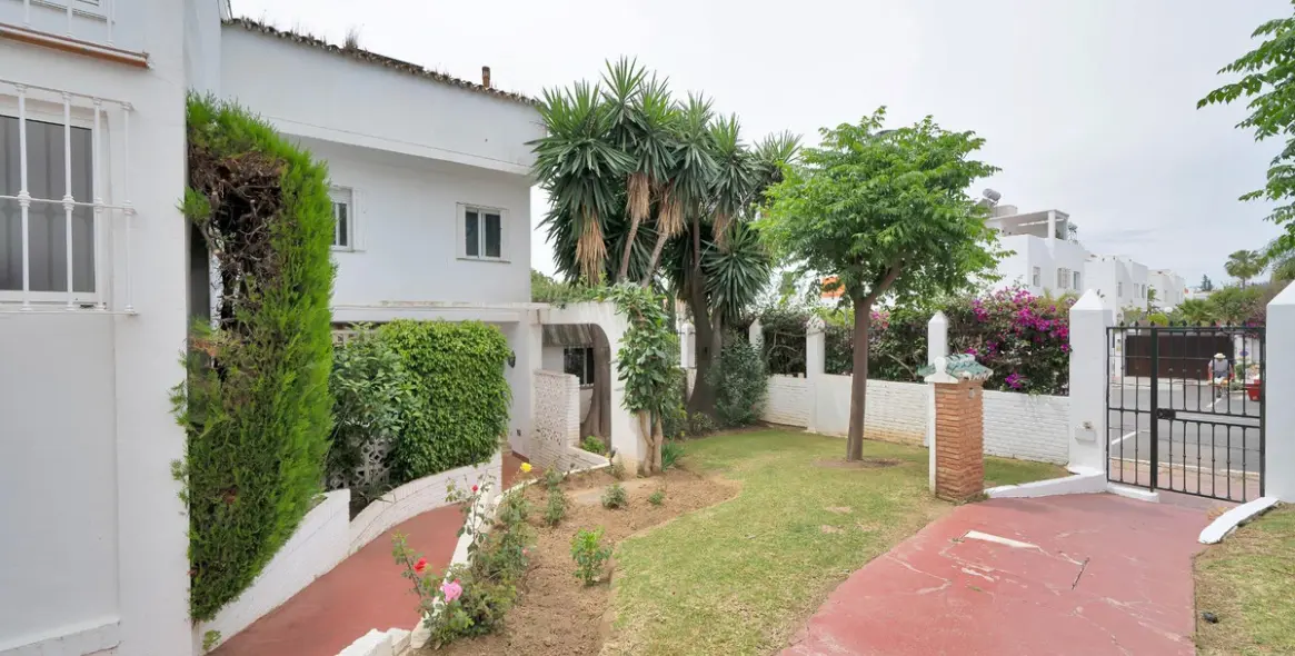 Sale of semi-detached house in Nagüeles 47