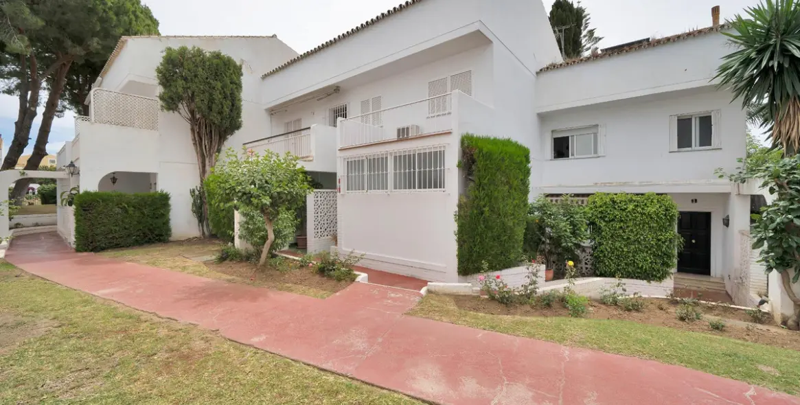 Sale of semi-detached house in Nagüeles 48