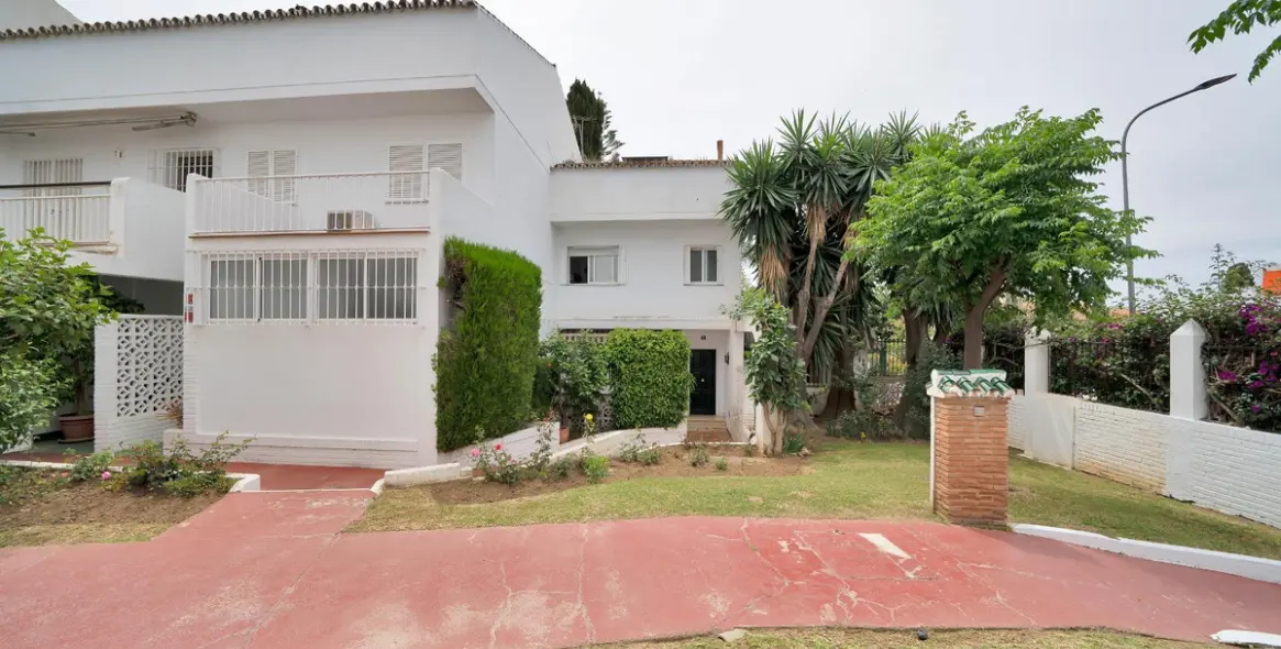 Sale of semi-detached house in Nagüeles 49