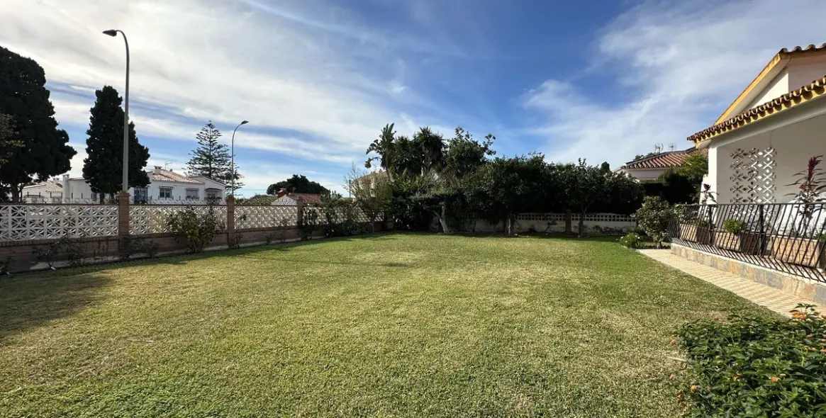 Sale of detached villa in Rincón de la Victoria 17