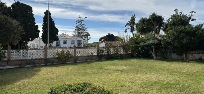 Продажа  отдельно стоящей виллы в Rincón de la Victoria 0