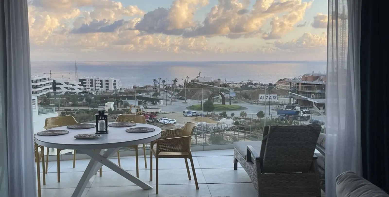 Sale of middle floor apartment in Fuengirola 1