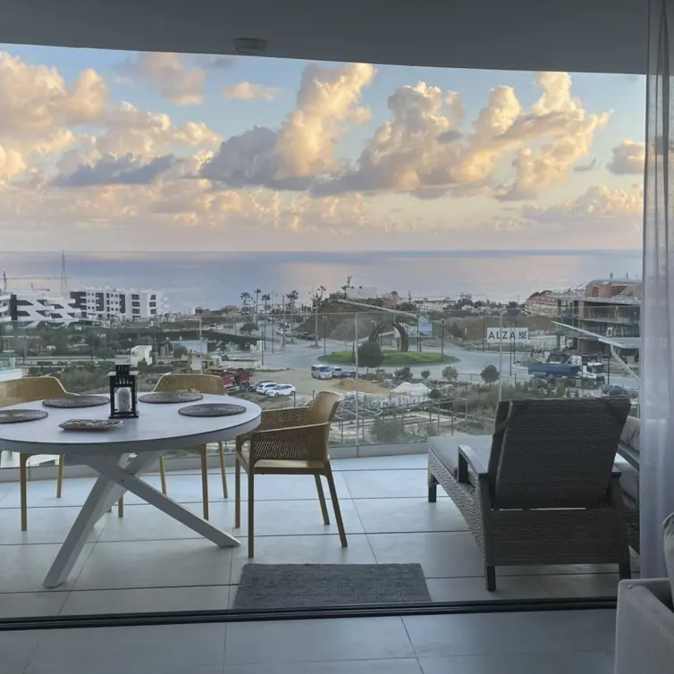 Sale of middle floor apartment in Fuengirola