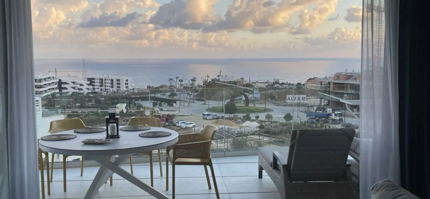 Sale of middle floor apartment in Fuengirola 0