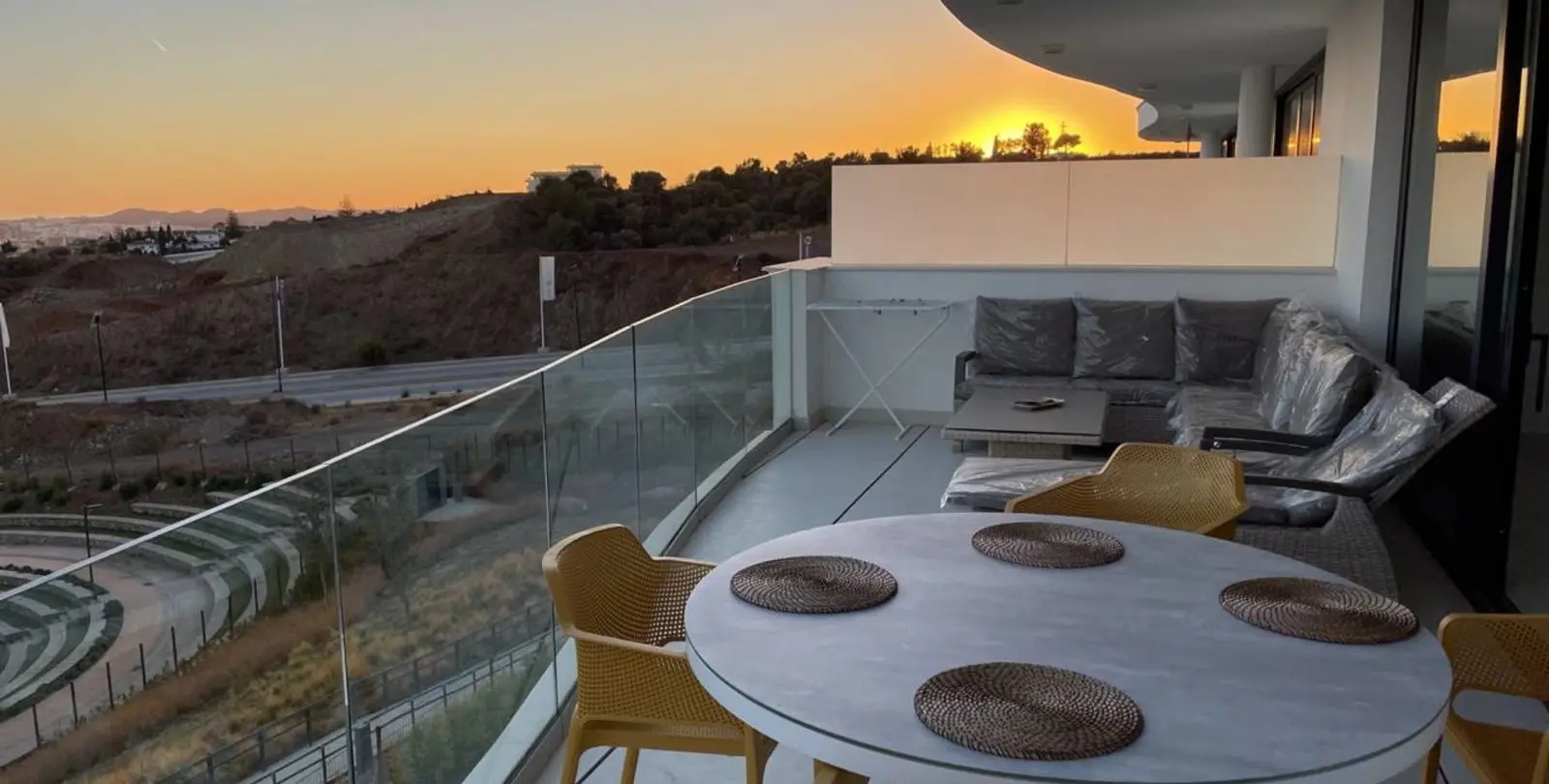 Sale of middle floor apartment in Fuengirola 2