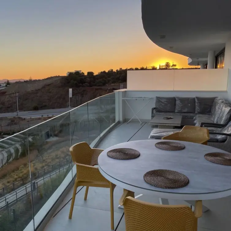 Sale of middle floor apartment in Fuengirola