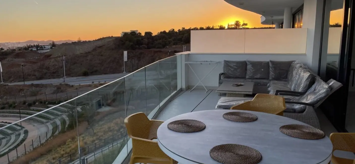 Sale of middle floor apartment in Fuengirola 1
