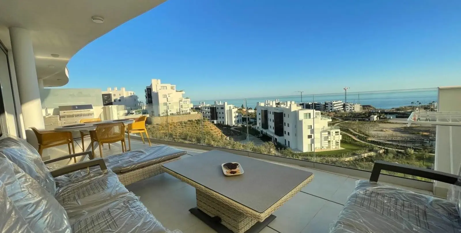 Sale of middle floor apartment in Fuengirola 3