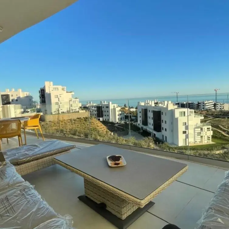 Sale of middle floor apartment in Fuengirola