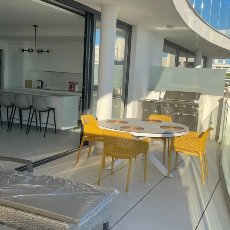 Sale of middle floor apartment in Fuengirola