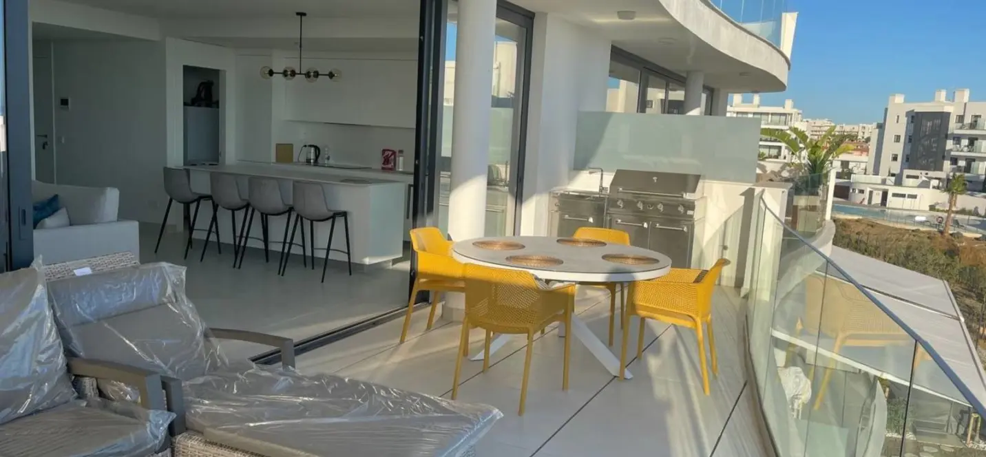 Sale of middle floor apartment in Fuengirola 3