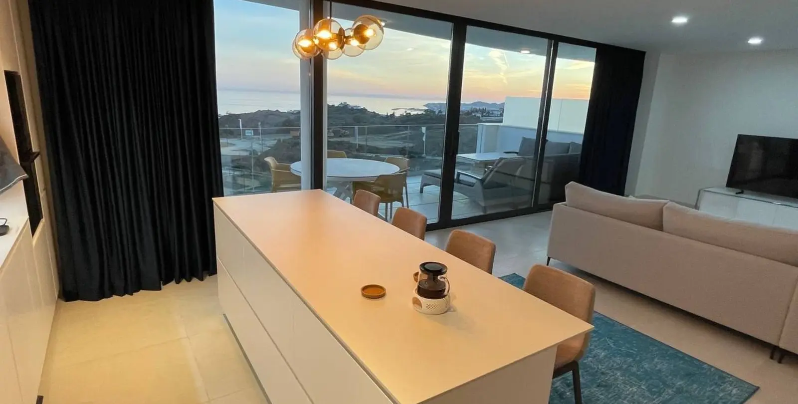 Sale of middle floor apartment in Fuengirola 6