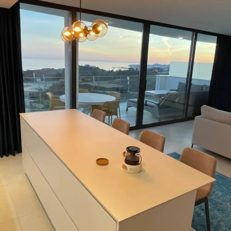 Sale of middle floor apartment in Fuengirola