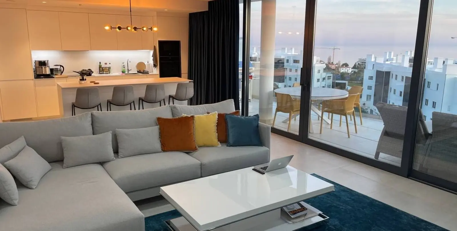 Sale of middle floor apartment in Fuengirola 8