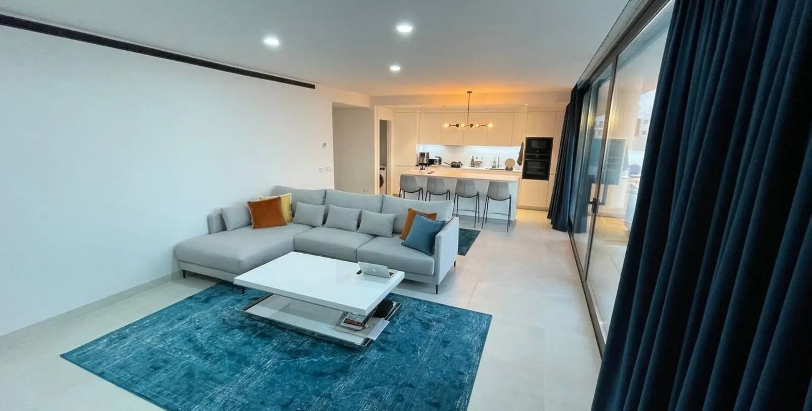Sale of middle floor apartment in Fuengirola 11