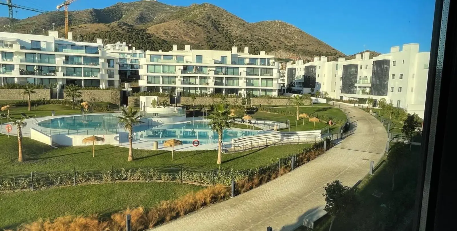 Sale of middle floor apartment in Fuengirola 16