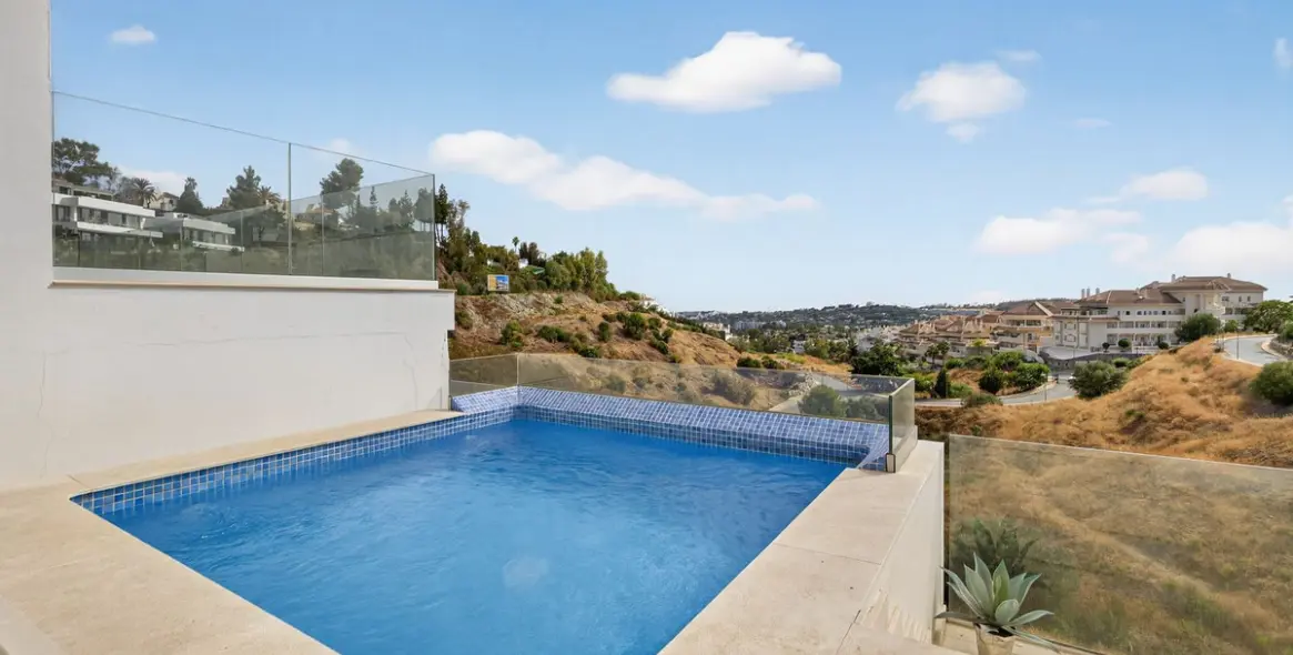 Продажа апартаментов на среднем этаже в Nueva Andalucía 10