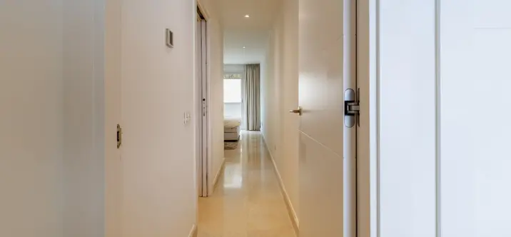Sale of middle floor apartment in Nueva Andalucía 2