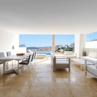 Sale of middle floor apartment in Nueva Andalucía