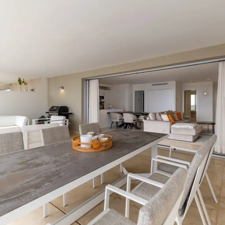 Sale of middle floor apartment in Nueva Andalucía