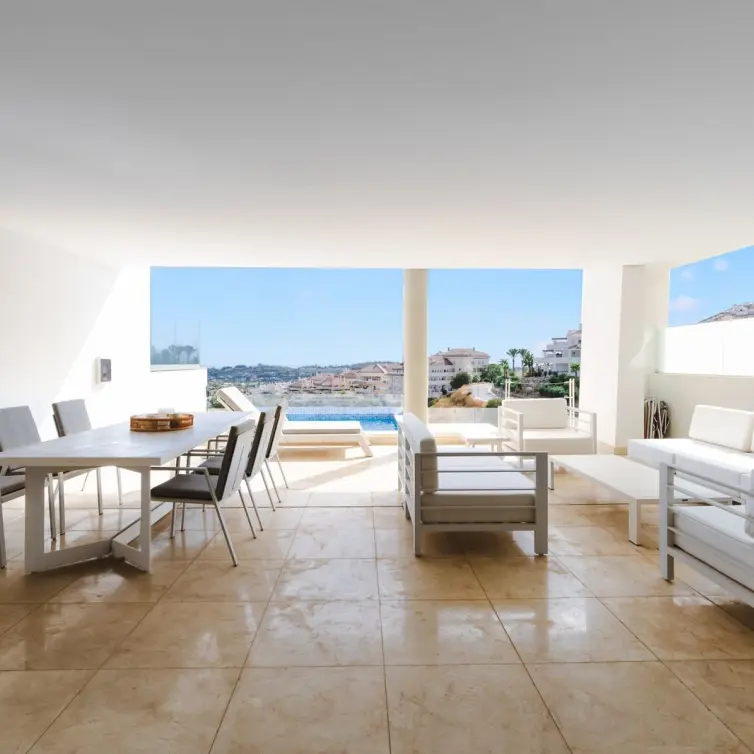 Sale of middle floor apartment in Nueva Andalucía