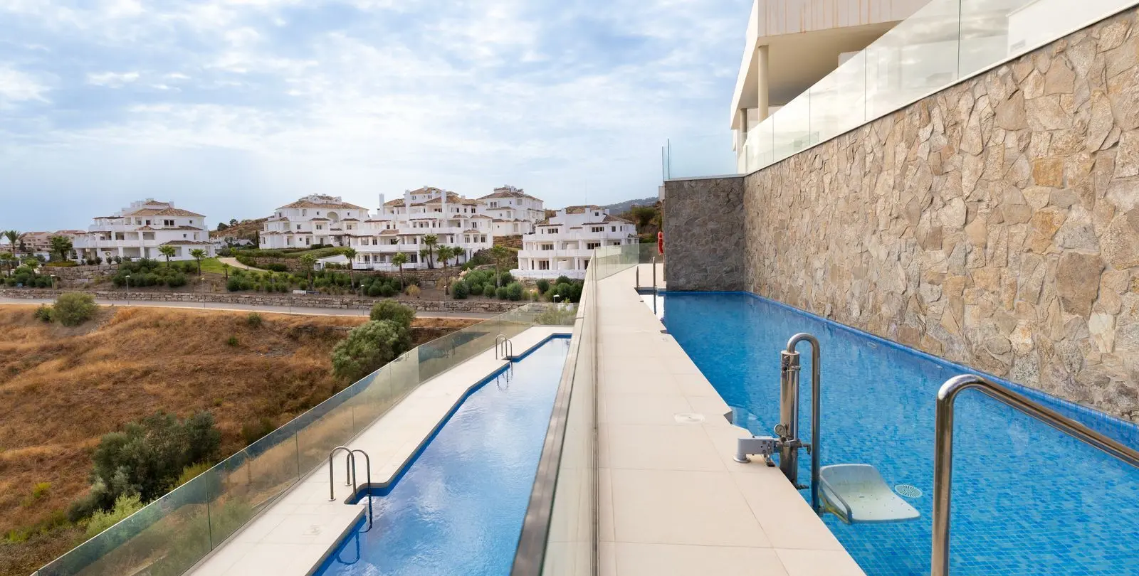 Sale of middle floor apartment in Nueva Andalucía 9