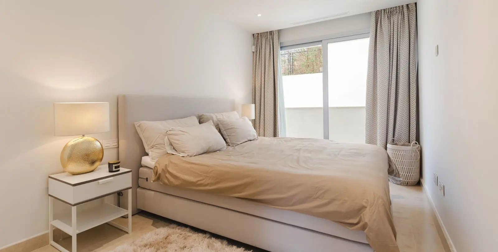 Sale of middle floor apartment in Nueva Andalucía 15