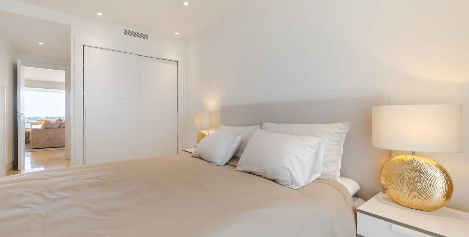 Sale of middle floor apartment in Nueva Andalucía 16