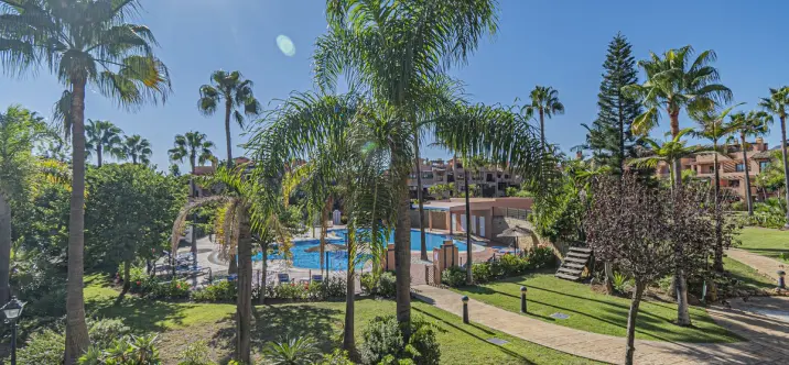 Продажа апартаментов на среднем этаже в Hacienda del Sol 1