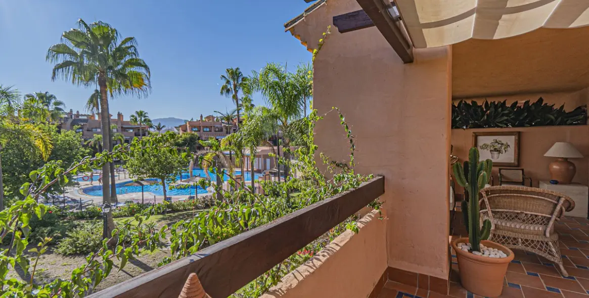 Продажа апартаментов на среднем этаже в Hacienda del Sol 3