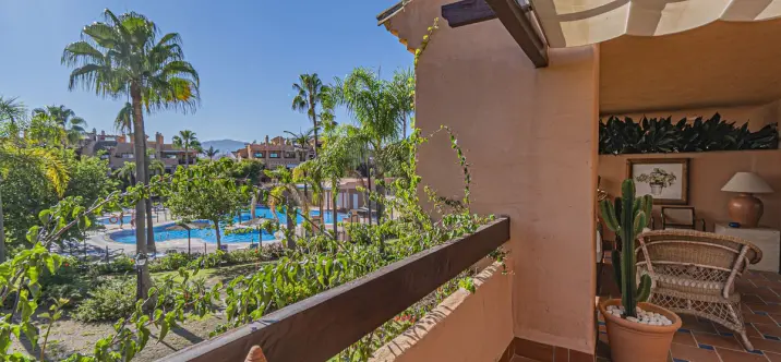 Продажа апартаментов на среднем этаже в Hacienda del Sol 2