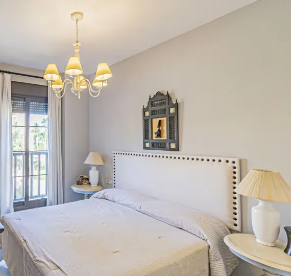 Продажа апартаментов на среднем этаже в Hacienda del Sol