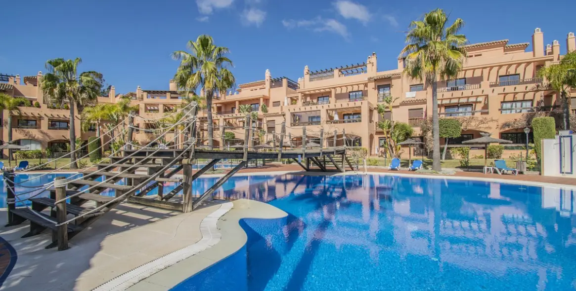 Продажа апартаментов на среднем этаже в Hacienda del Sol 7