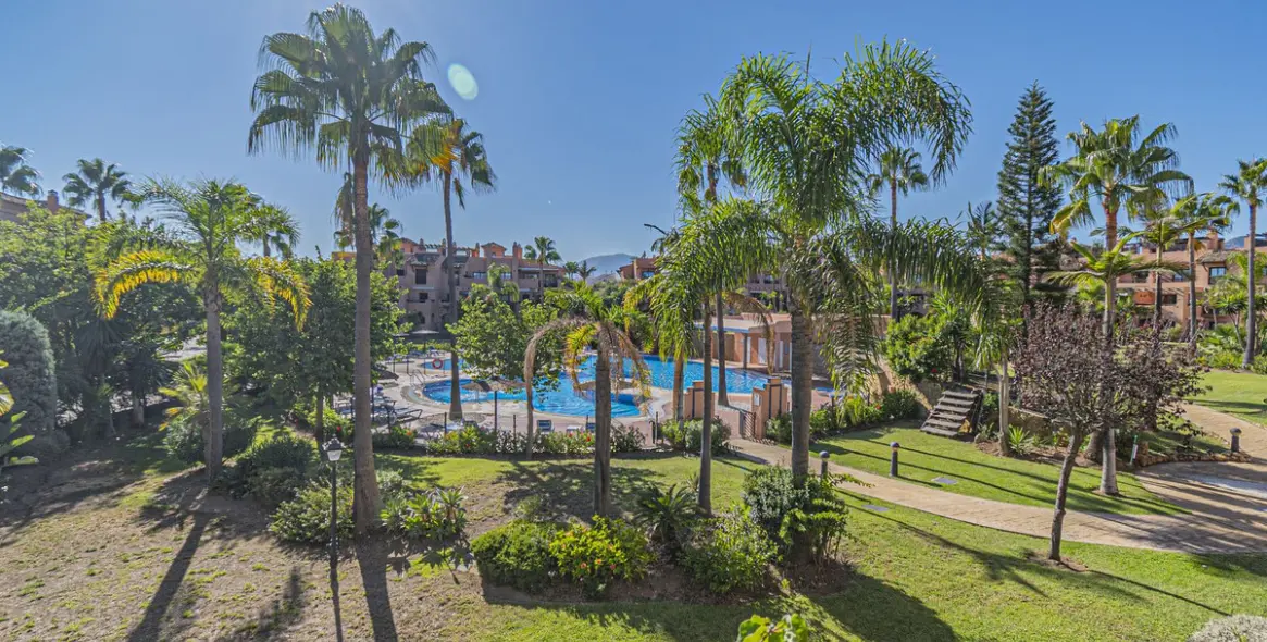 Продажа апартаментов на среднем этаже в Hacienda del Sol 15