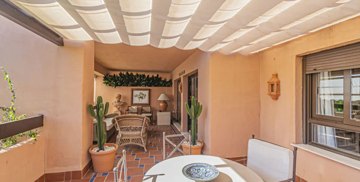 Продажа апартаментов на среднем этаже в Hacienda del Sol 17