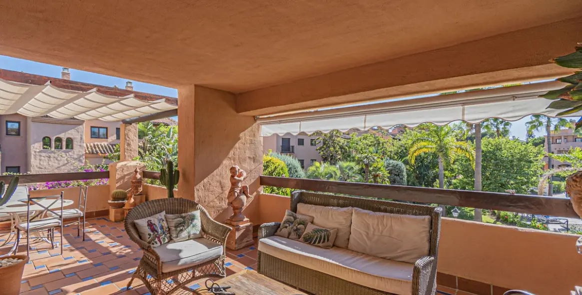 Sale of middle floor apartment in Hacienda del Sol 1