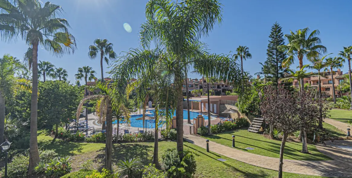Sale of middle floor apartment in Hacienda del Sol 2