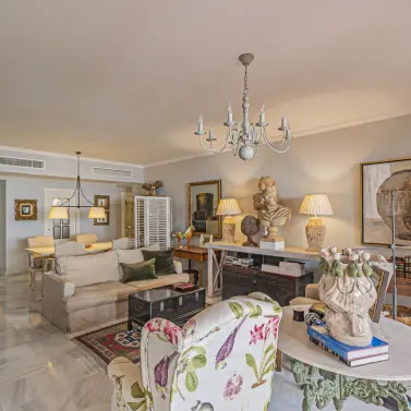 Venta de apartamento en planta media en Hacienda del Sol