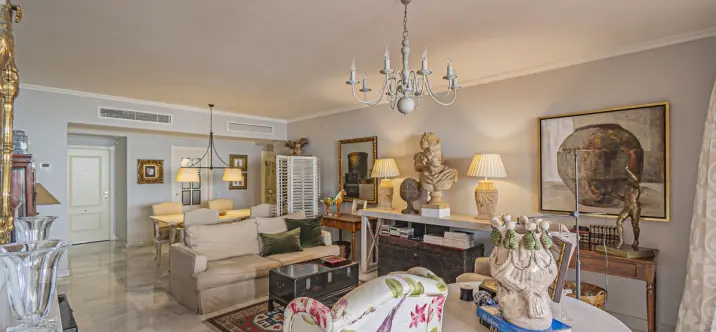 Venta de apartamento en planta media en Hacienda del Sol 3